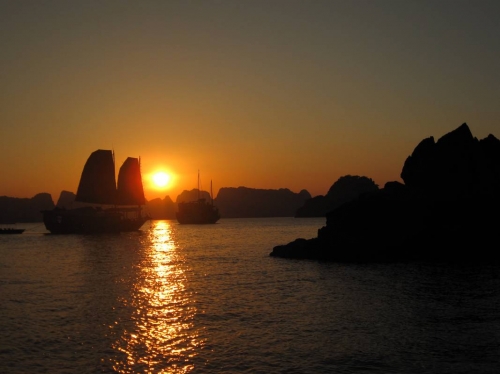 Bai Tu Long Bay